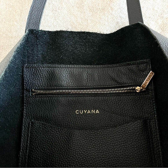 Cuyana classic tote in black pebbled leather - Picture 7 of 9